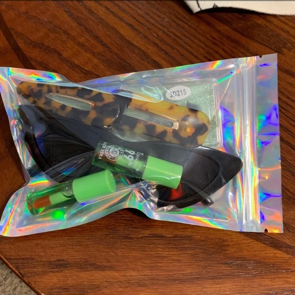 Beauty Bundle - Picture 2 of 2